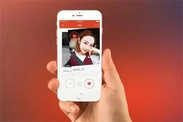 社交APP日引几千男粉的另类玩法